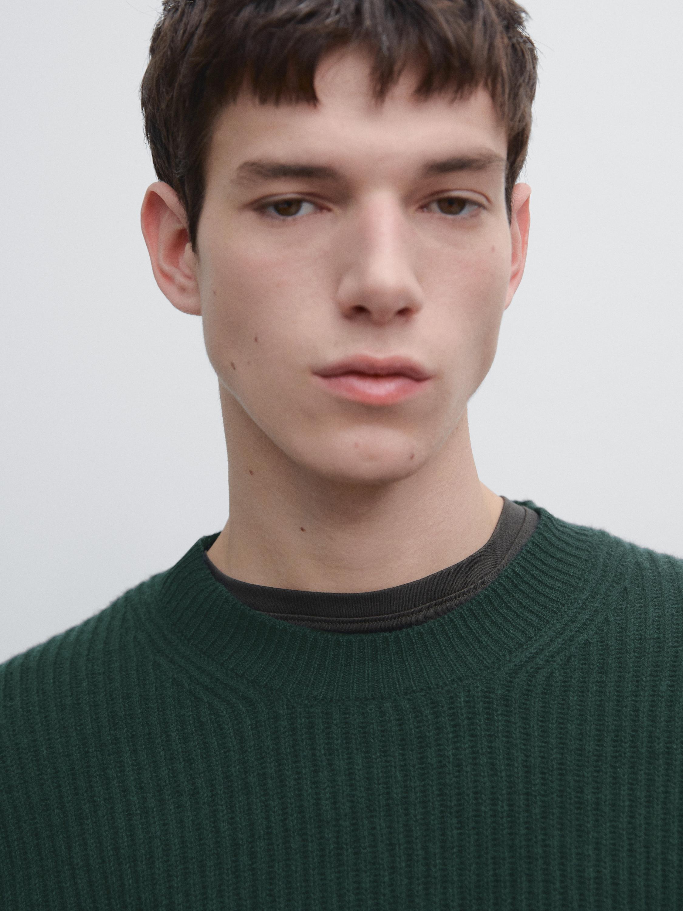 Knit 100% wool ribbed sweater